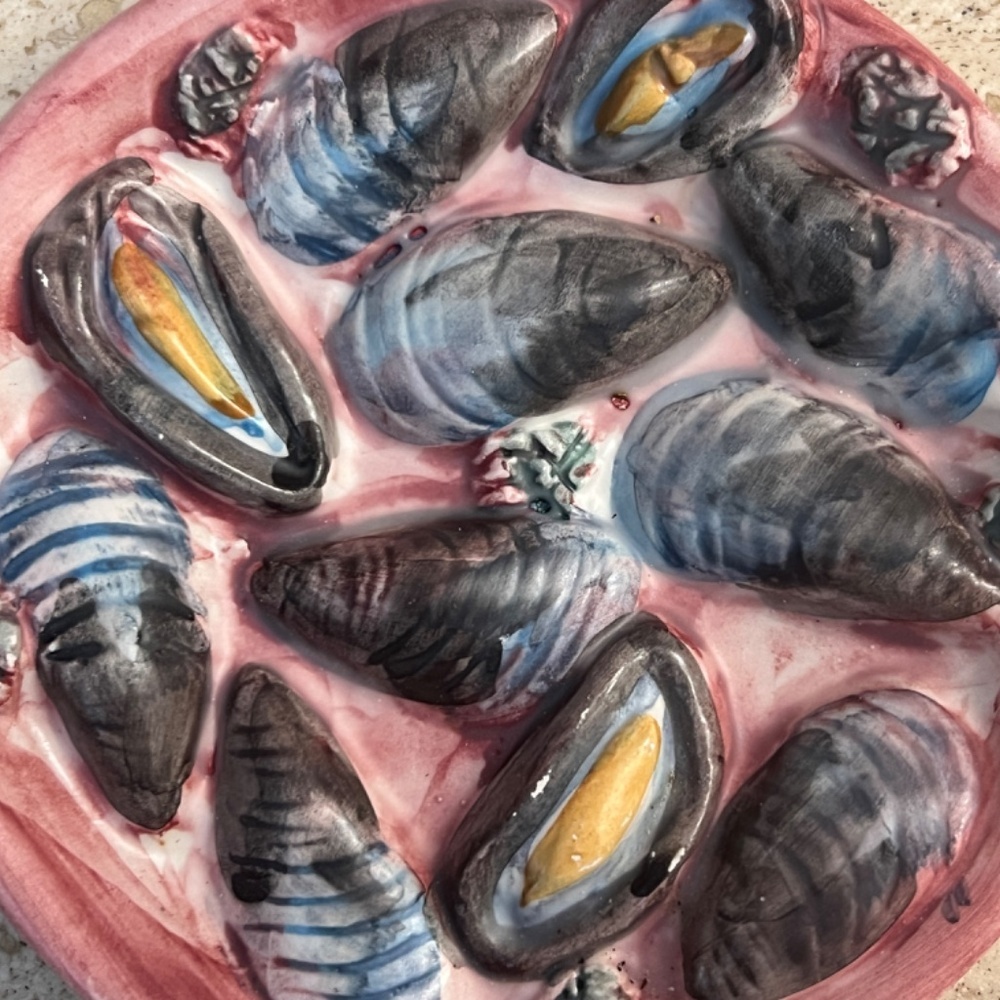 Unique Pink Hanging Decorative Ceramic Miniature Skillet/3D Oysters Made/Italy - Picture 4 of 4